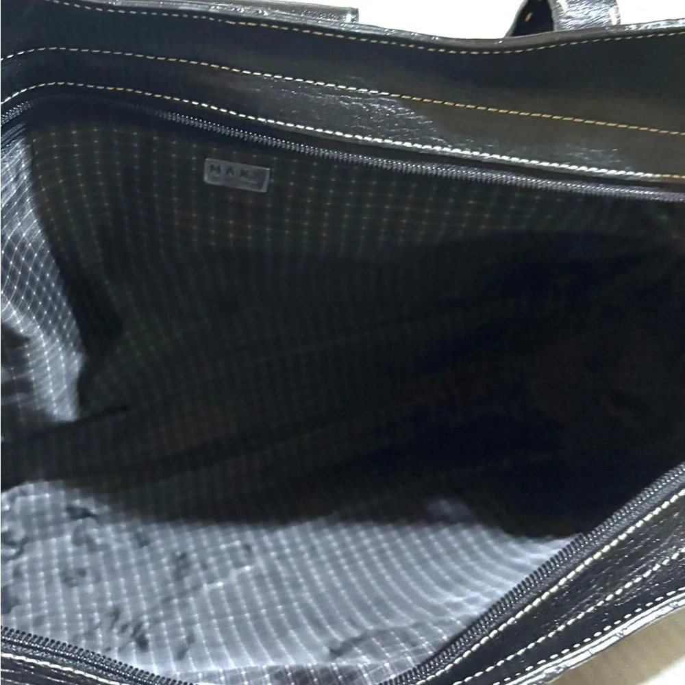 Elegant Black Leather Tote Bag - Picture 6 of 7